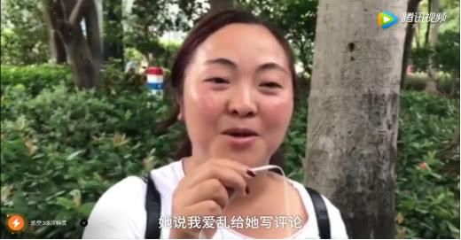 母女俩参加漫展互相吐槽，妈妈称被女儿屏蔽朋友圈，嫌她发养生文