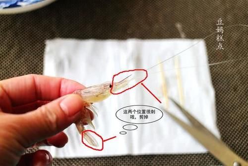  「适合」韭菜炒河虾，4月正当吃，鲜香味美，特别适合孩子