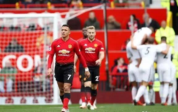 瓜帅3年花6亿恪守一原则远比穆帅精明!为何说狂人更烧钱无度