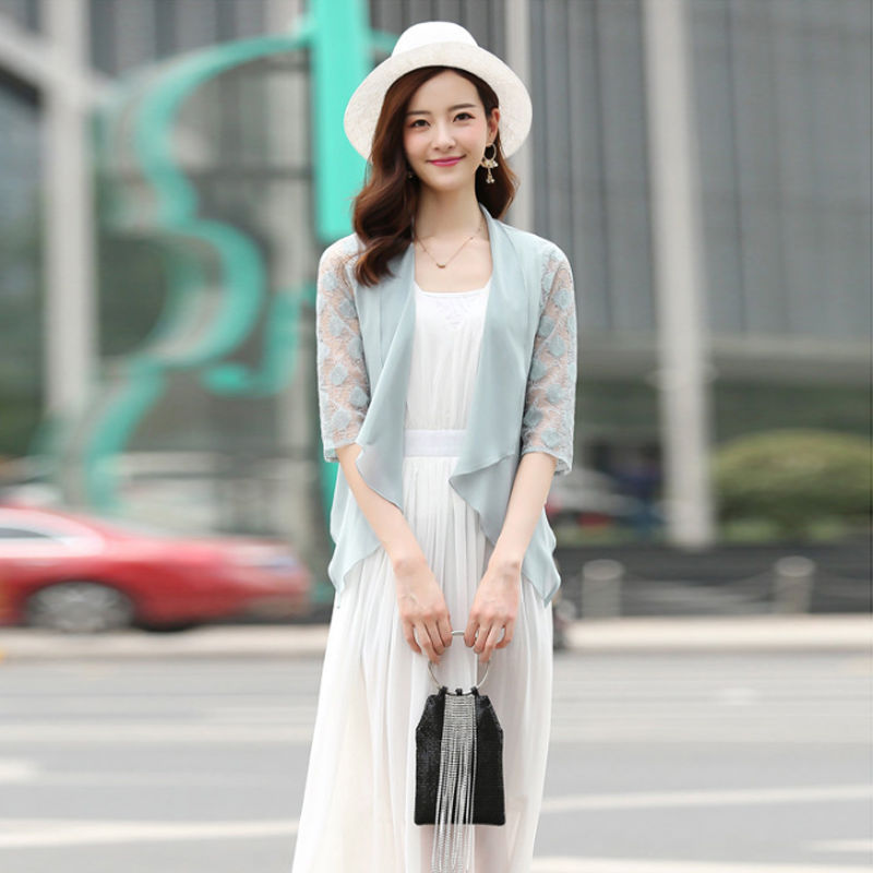 闺蜜真心太会搭配了,小开衫+连衣裙,修身又显年轻,优雅又大气
