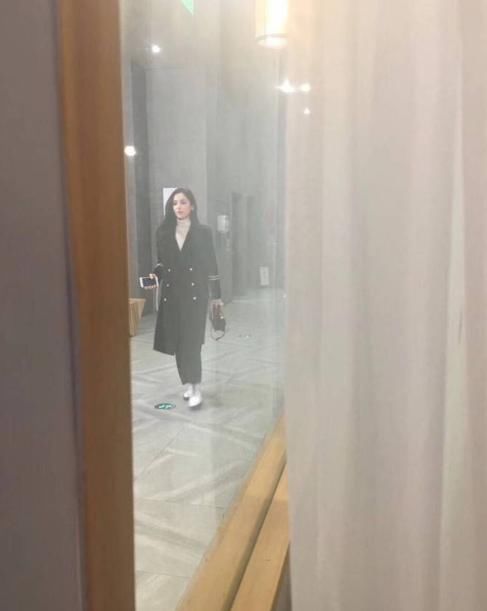 蒋欣在路人镜头下是瘦子，娜扎美的纯天然，杨颖被打回原型！