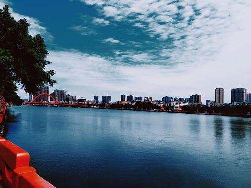 四川境内一座正在崛起的城市，如今已追上南充，未来有望超越绵阳