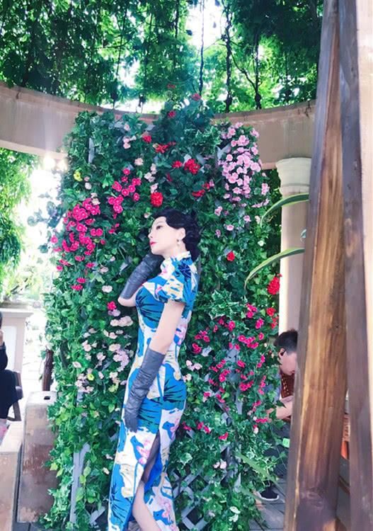 柳岩才是大照骗？素颜健身照暴露真实身材，网友：看到腿我沉默了