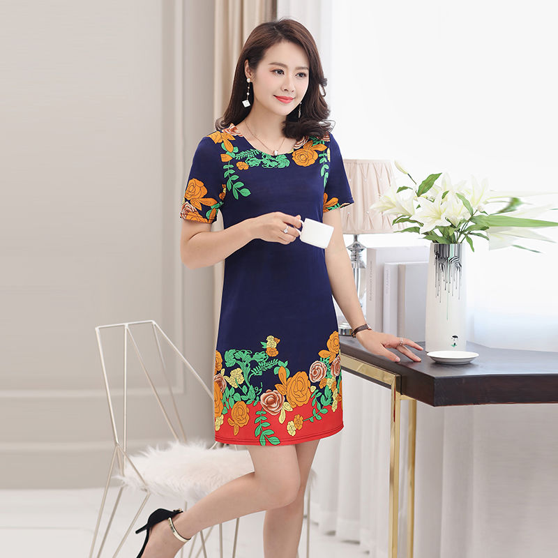 身材性感的美女穿时尚连衣裙,老司机看了都受不了