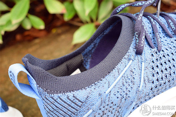 上了时装周,跑鞋也“变潮”-李宁轻云减震跑鞋开箱篇