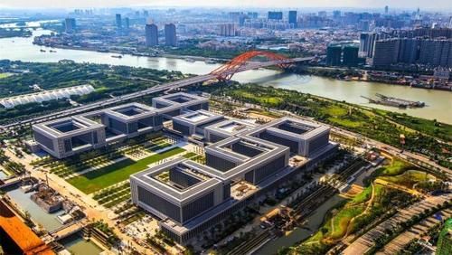  #我国#我国高铁再提速，时速达4百公里，外国人赞叹：中国速度无