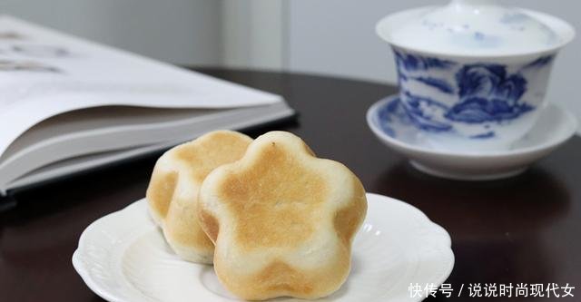  『发酵』小朋友非常喜欢的小餐包，蓝莓果酱夹心小餐包，简单易作酸甜可口