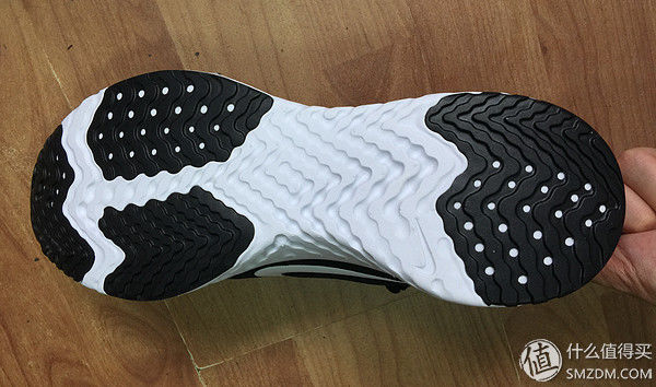 Nike跑鞋 Odyssey Recact 轻晒单