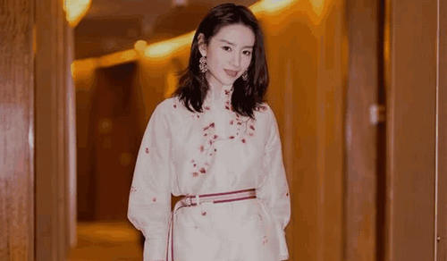 快四十岁的董洁，不长皱纹，依旧还是当年的那个女神