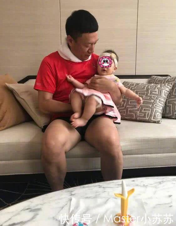 孙红雷意外泄露女儿正脸照秒删，网友：担心的事情还是发生了