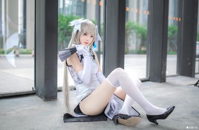 白丝COS:活捉一只长腿白丝小姐姐春日野穹 旗袍果然和美腿很