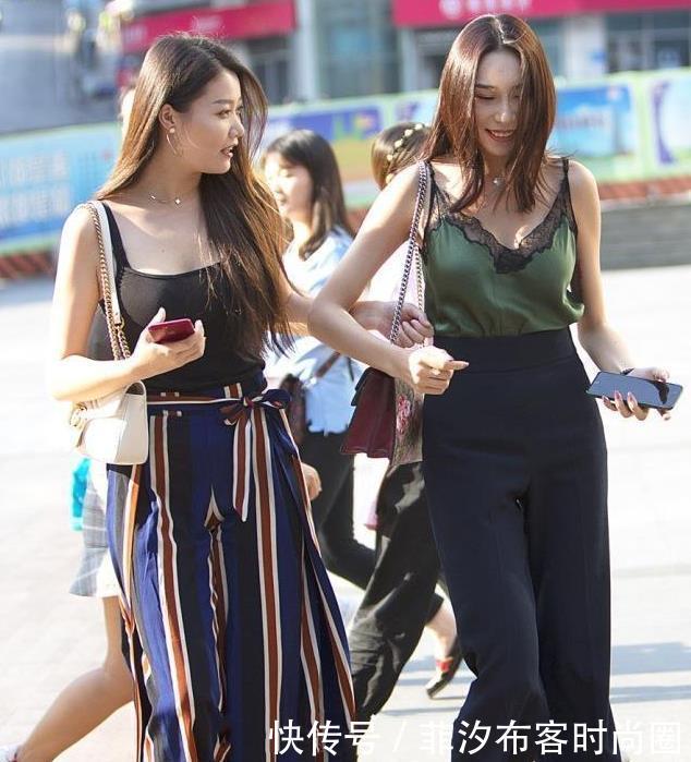 街拍：美女一字肩薄纱裙好淑女，气质炸裂，东方女性特有的美