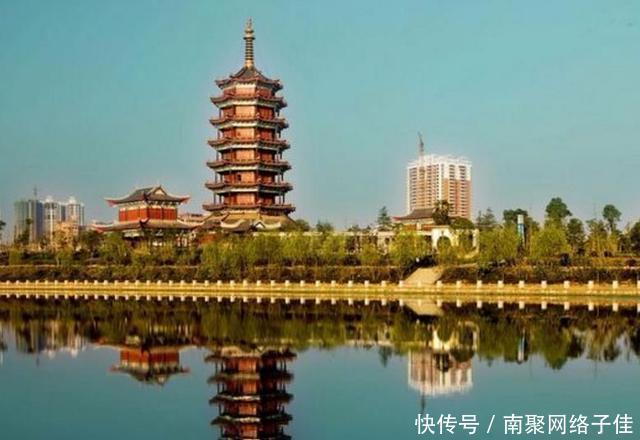 湖南面积最大的地级市, 拥有高铁和机场, 经济却不发达