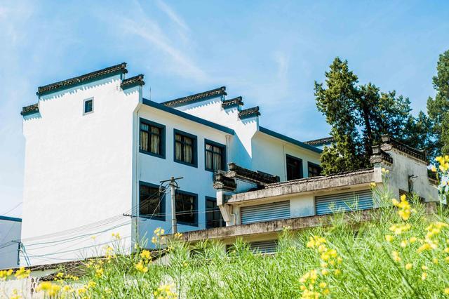 安徽这个古村落最适合春天去，山清水秀的风景宛如仙境！