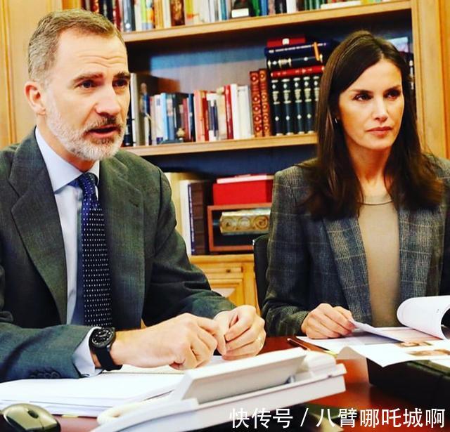  #西装外套#47岁西班牙王后穿格纹西装超有职业范，比大2岁梅拉尼娅年轻太多