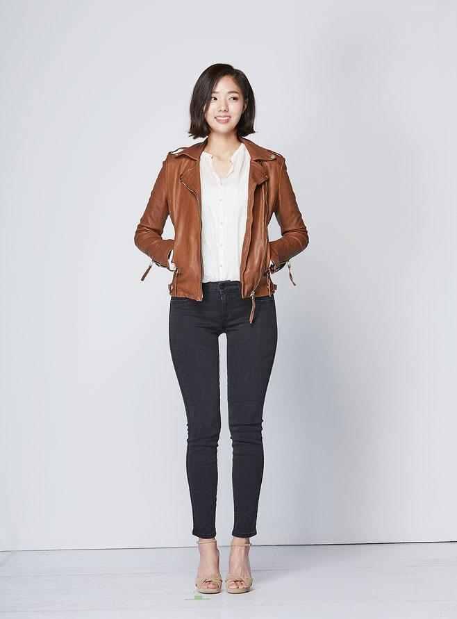 一款精致的紧身牛仔裤，穿出性感高贵的女神品味气质迷人！