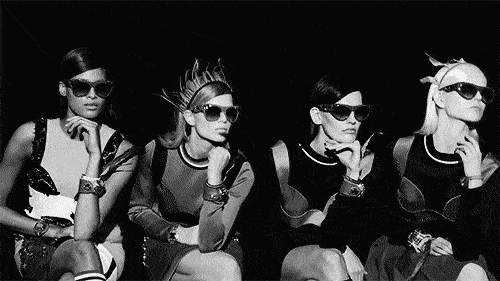 平胸女孩穿衣服简直太美了!那大胸姑娘到底该怎么办?