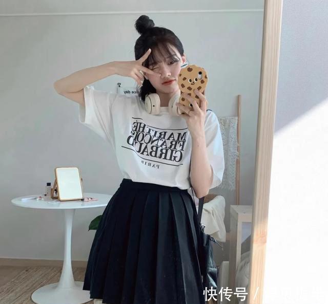  『气质』是时候穿T恤了，40套气质搭配，照着穿就很好看！