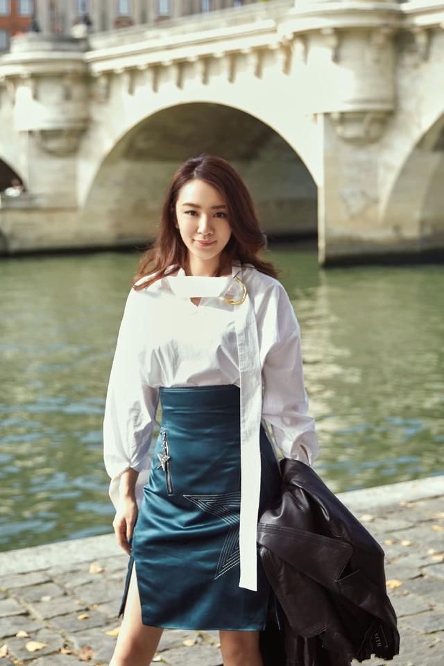 不一样的王晓晨，半身裙硬生生穿成了包臀裙，网友：太美了