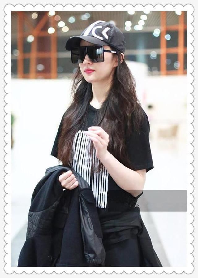 刘亦菲瘦了不止20斤！尖下巴都出来，网友：仙女脸再次征服时尚圈