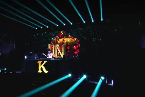 网友投诉蔡徐坤生日会找替身：假的前门应付粉丝，真的从后门跑了