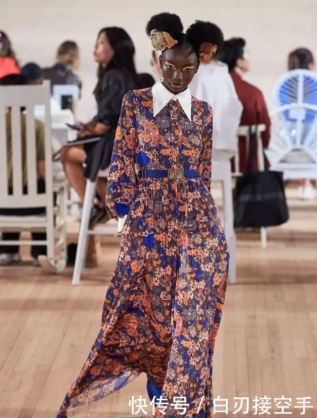  『花朵』2020开春 流行穿“开满花”的裙子，谁穿谁美！