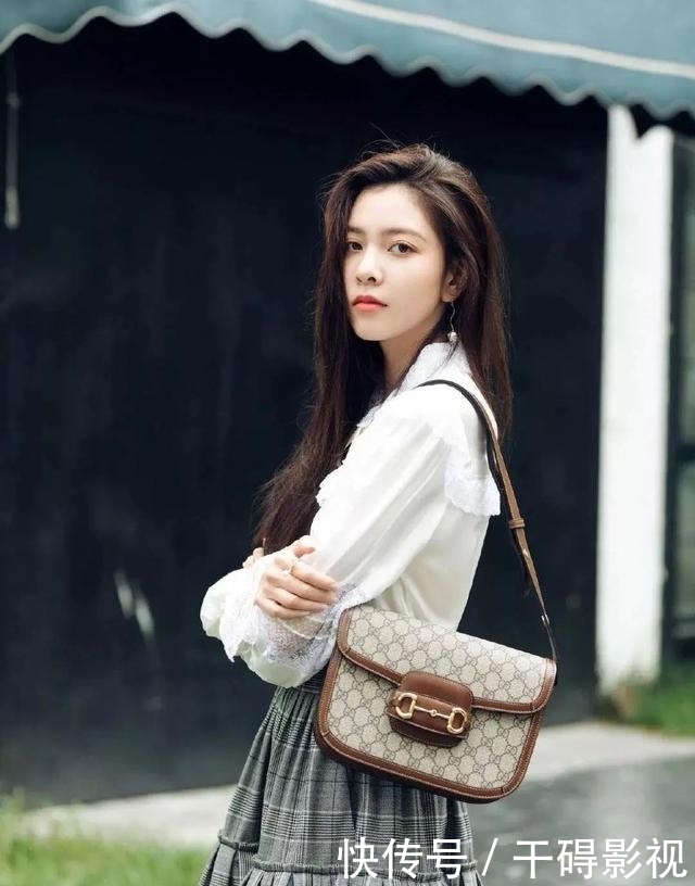  #小姐妹们#如何利用包包来提升气质？穿搭小白必学功课，让你成为时髦精