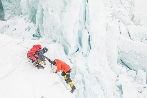 珠峰正式无限期关闭，遗体数量超乎想象，为何没人将其运下山？