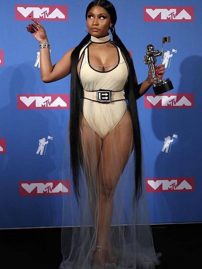 VMA颁奖礼好玩了, 明星造型一言难尽, 只有超模KK在认真穿?