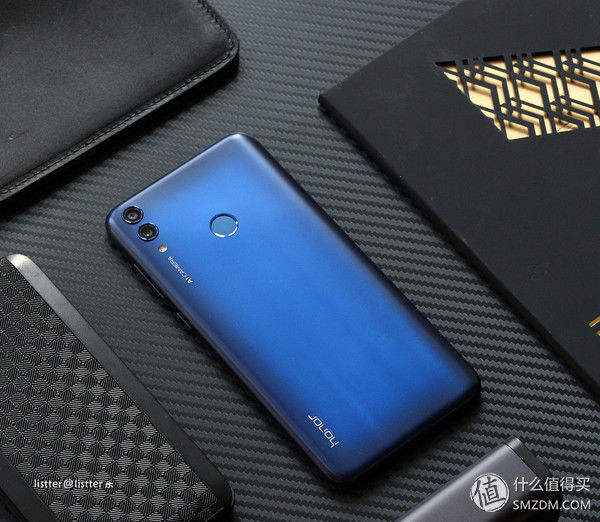 数码测评 篇二:1099元的手机，一篇原创的荣耀畅玩8C蓝色版图赏，好不好看?