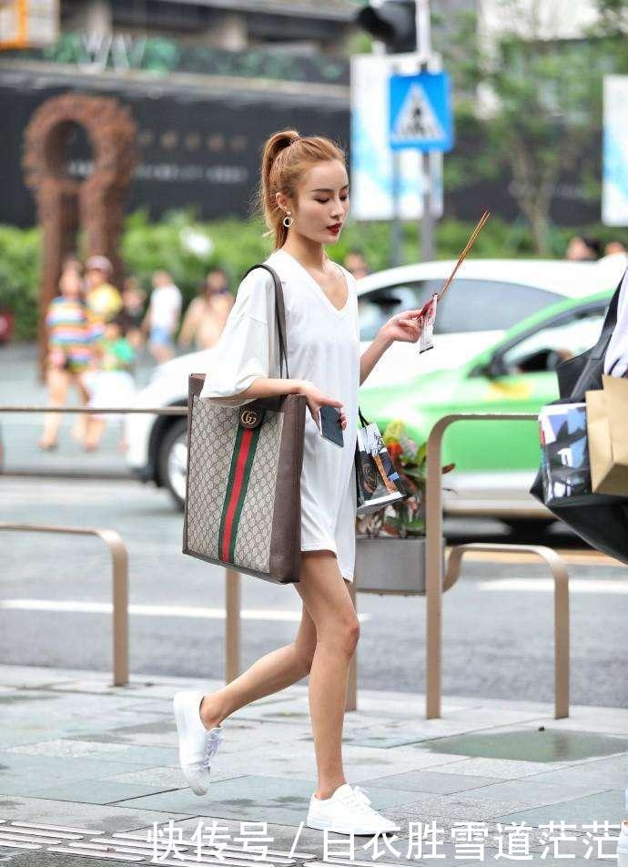 成都街拍：美女们清凉可爱的装扮，已成为大街上独特的风景！