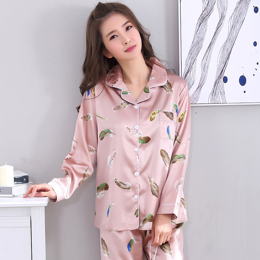 周末在家练瑜伽没有瑜伽服?教您一招，穿睡衣让你轻松锻炼好身材