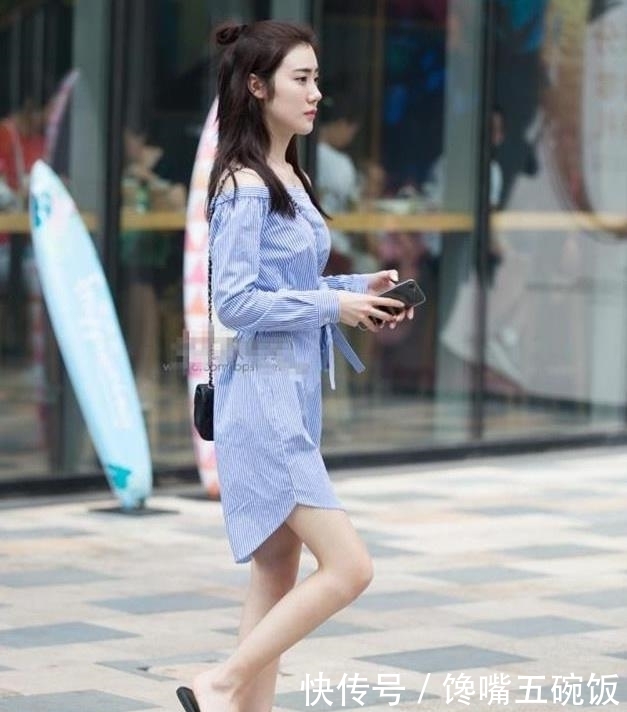 美女■潮流的穿搭，十分抢眼，美女街拍清爽时尚的小姐姐