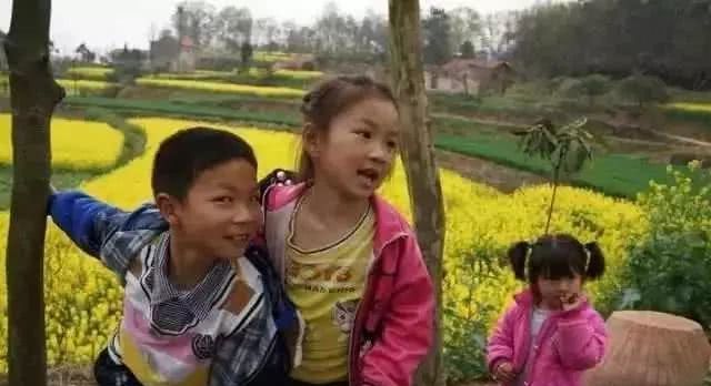 村村亮”进农村，免费的路灯，为啥村民不领情？听听老农咋说