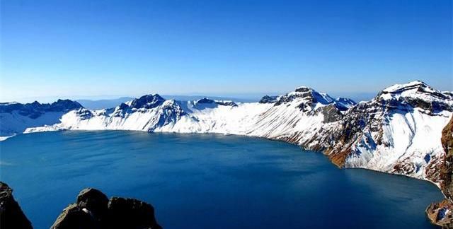 我们出国旅游，跟团旅游划算，还是自己旅游划算？为什么呢？