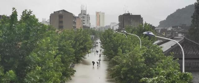 撑住！28人遇难，20人失联！这座古城全城被淹......