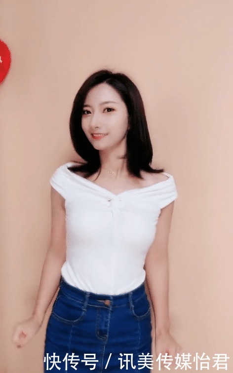  牛仔裙|白色无袖上衣搭配上牛仔裙，少妇感十足！