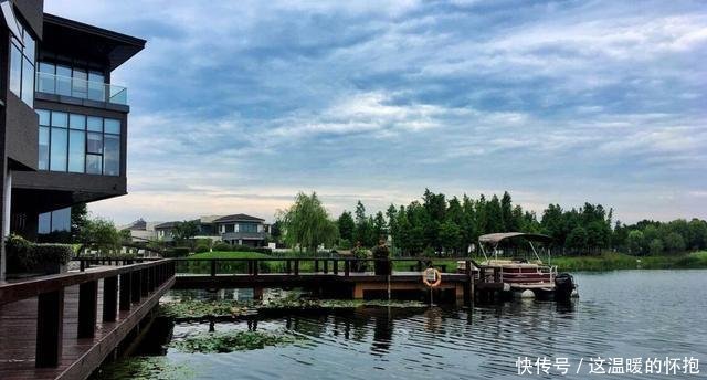 中国最“牛”县城，不仅有高铁地铁还有古镇，比很多二线城市富裕