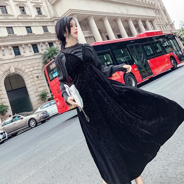 难怪表姐不穿牛仔裤，原来9月流行这样穿搭，女人味十足超迷人