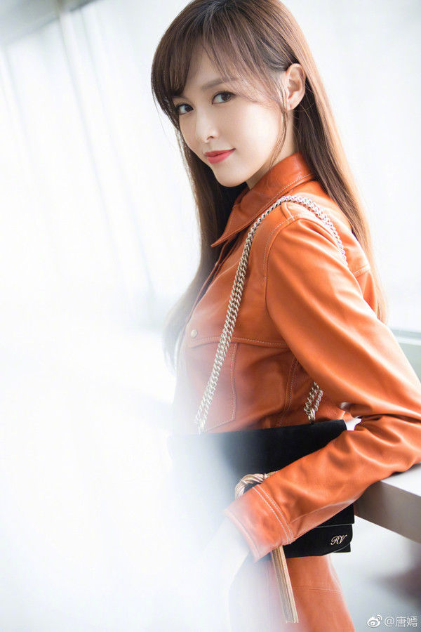 6月明星妆容合集:唐嫣换了空气刘海美出新高度，林允瘦到化了元气