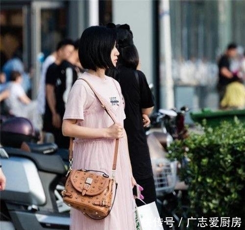  [温婉]时尚美女街拍：温婉可人的美女，让你驻足观望