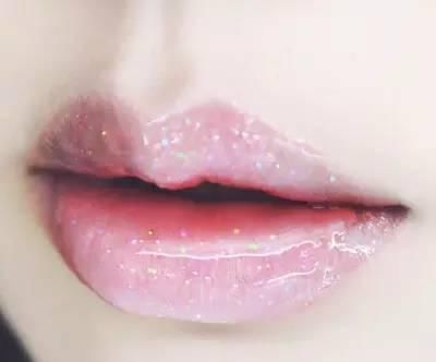  [咖啡色]记牢这7个淡妆方法，你就是说一个半女王