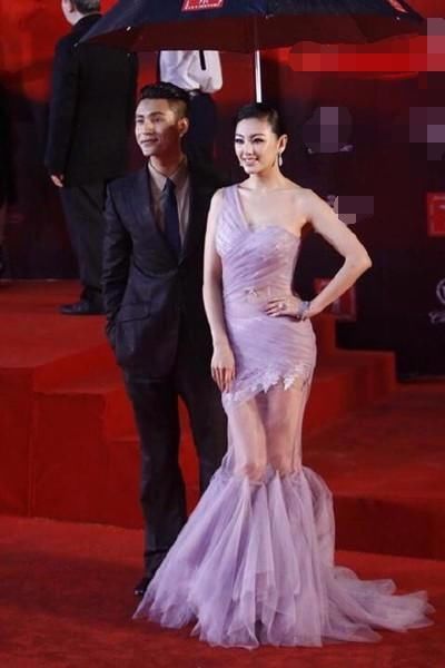 迪丽热巴的身材，范冰冰的身材，张雨绮的身材，都很适合鱼尾裙