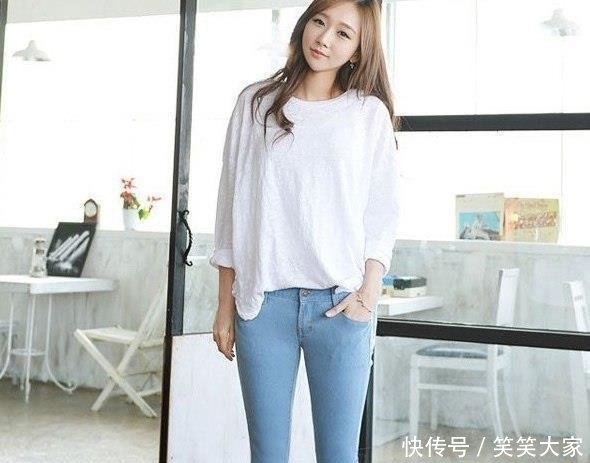 美女■娇小可人的牛仔裤美女,在细节中彰显美,更加优雅显气质!
