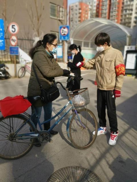  『配合社区』丰台南苑乡在职党员当好“守门员” 共筑联防联控战“疫”网