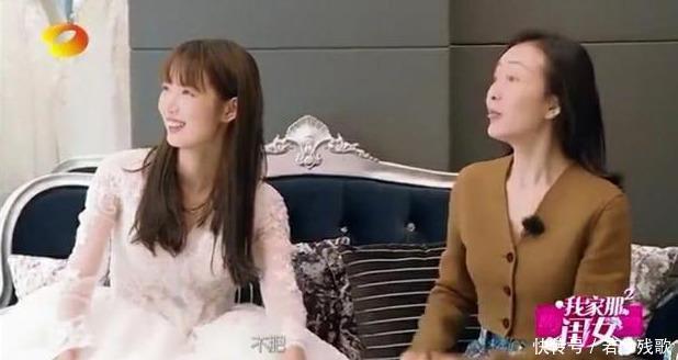 『王鸥』王鸥母女仨同框!与妹妹颜值差别大,妈妈态度冷漠对俩女儿大不同