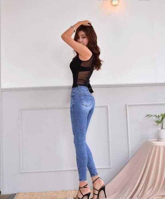 街拍：潇洒利落的牛仔裤，真心漂亮，很有小清新的感觉