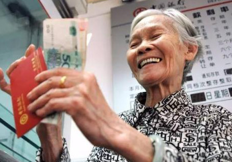 农民养老金该不该上涨？专家的建议，说到了农民心坎上