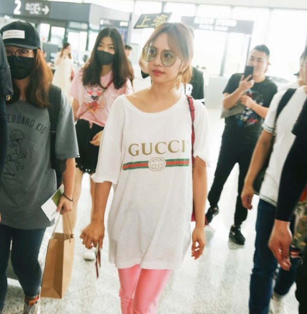 蔡依林30度高温下穿紧身皮裤，网友:为上头条也是拼了