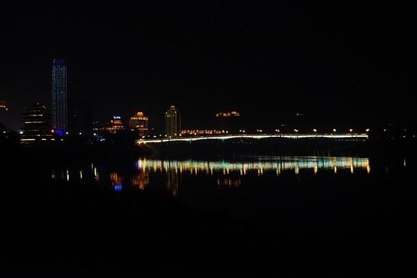  「菠萝蜜」南宁：请打量这夜色
